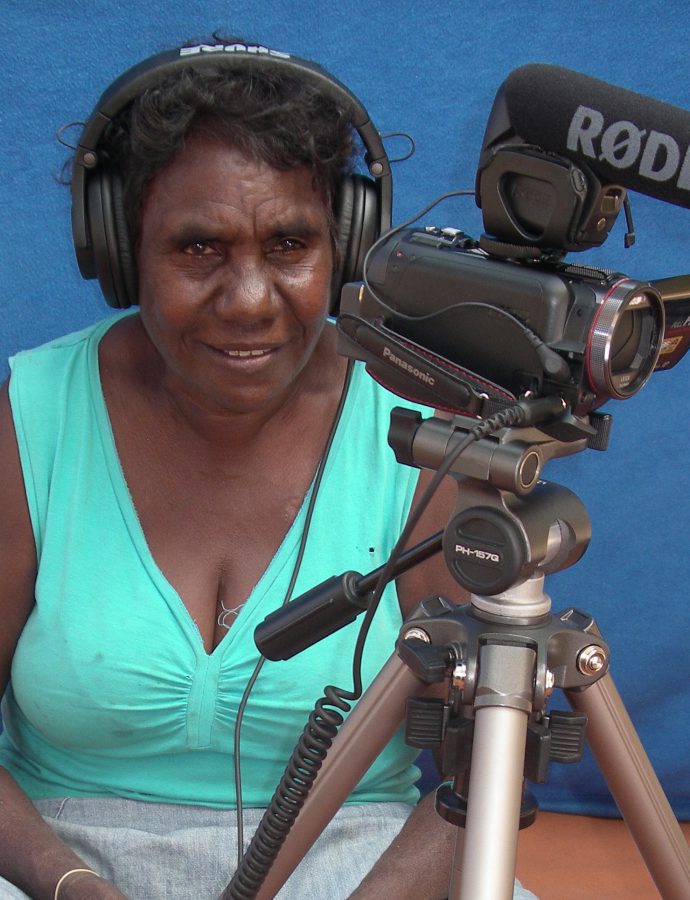 Aboriginal Australians Create Online Hand Sign Dictionary